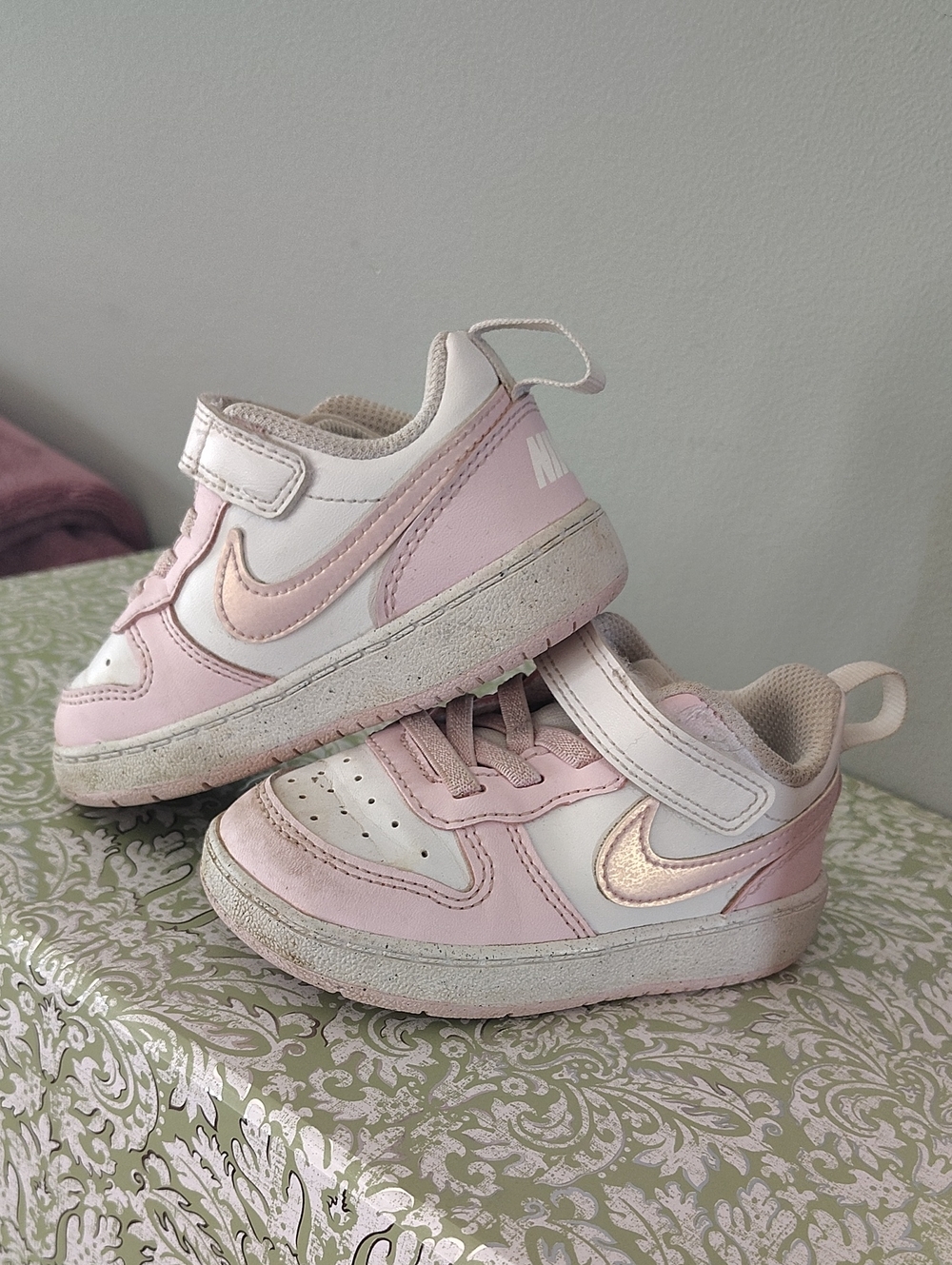 Nike Shoes Pink And White